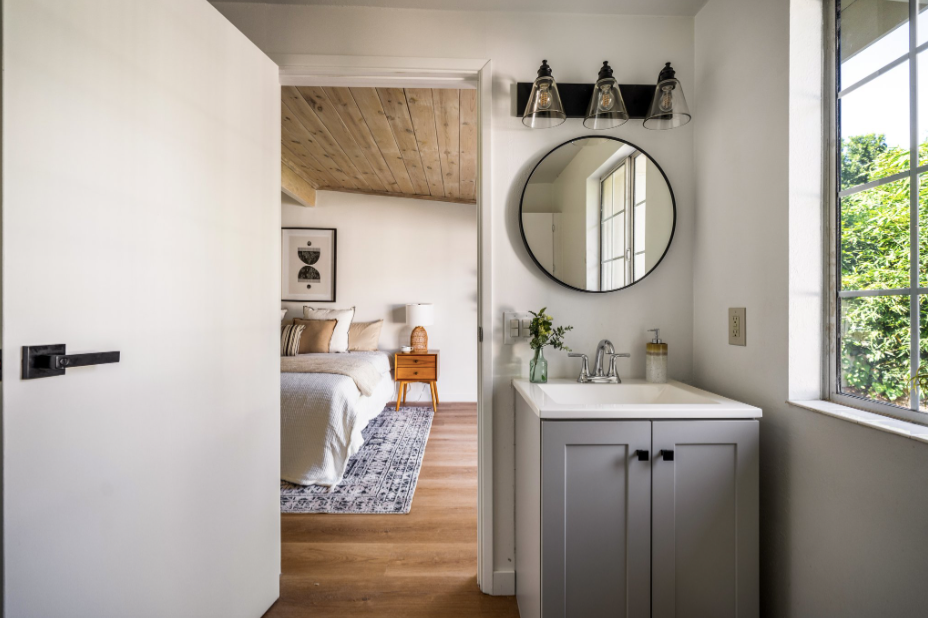 Van Nuys, Los Angeles Home Staging by Mid Modern Designs (4)
